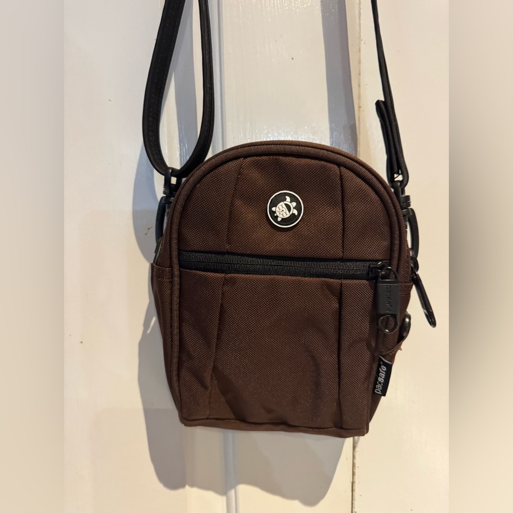 Brown Crossbody Bag - Pacsafe - perfect travel on the go bag - Picture 2 of 9